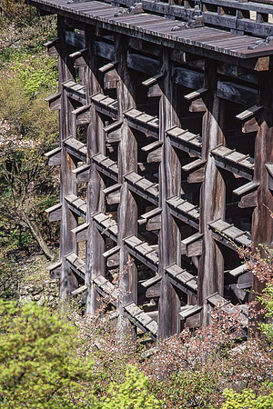 Kiyomizu-dera (Temple boudhiste de l'Eau Pure) - fondations