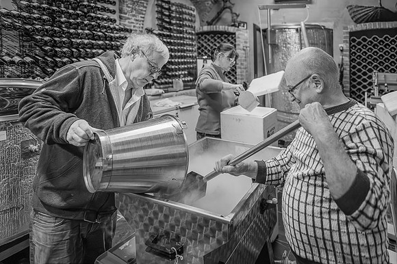 2025 10 11 Villers-la-Vigne Chais 08 N & B